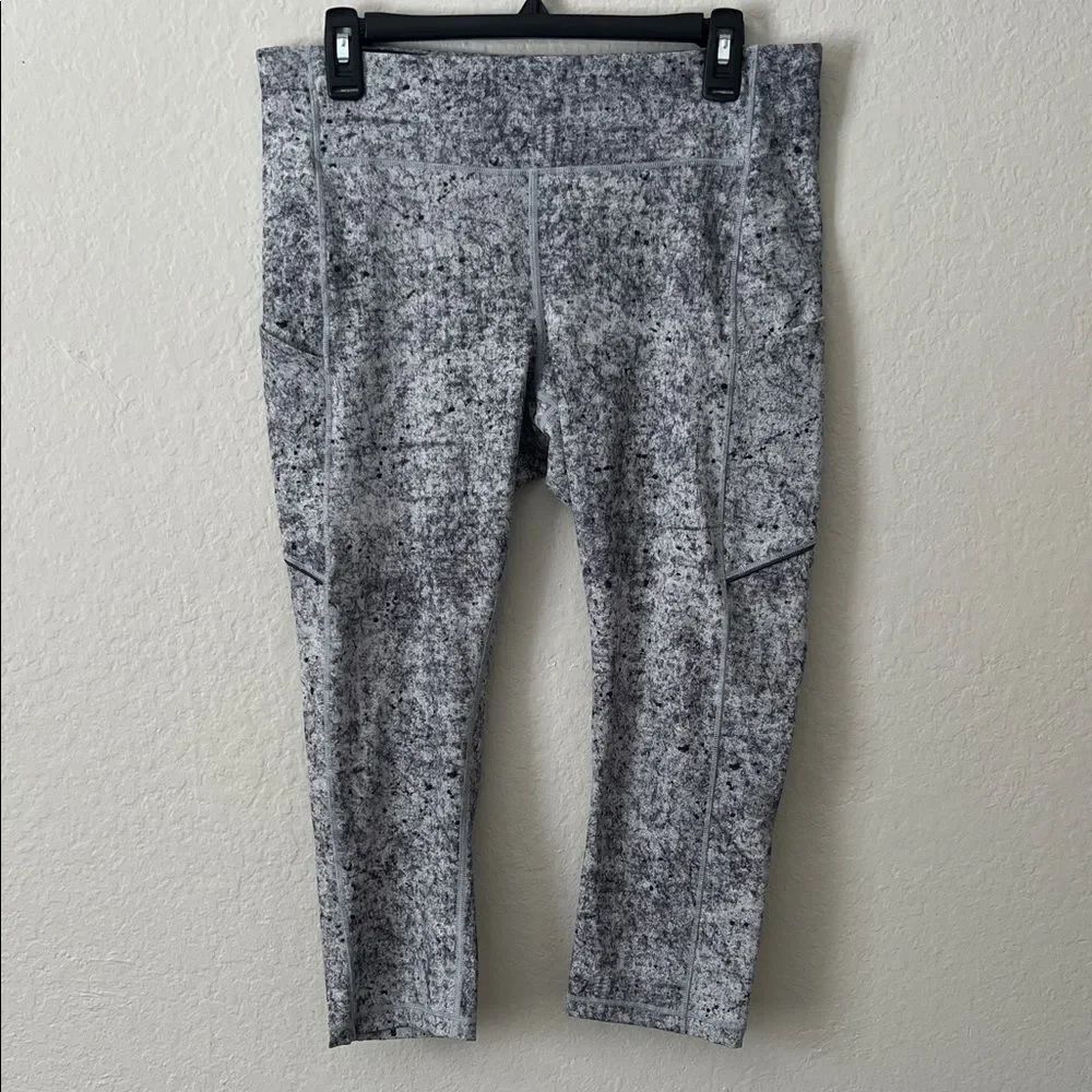NWOT Lululemon Capri Gray Leggings in Size 12